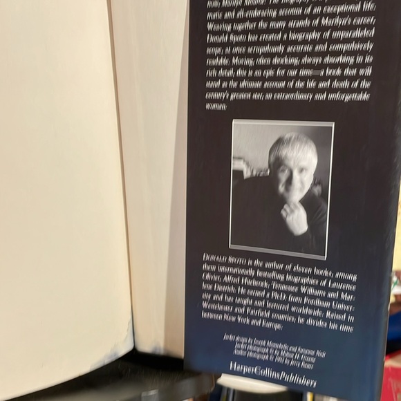 Marylin Monroe Hard Cover biography  book - Picture 8 of 9